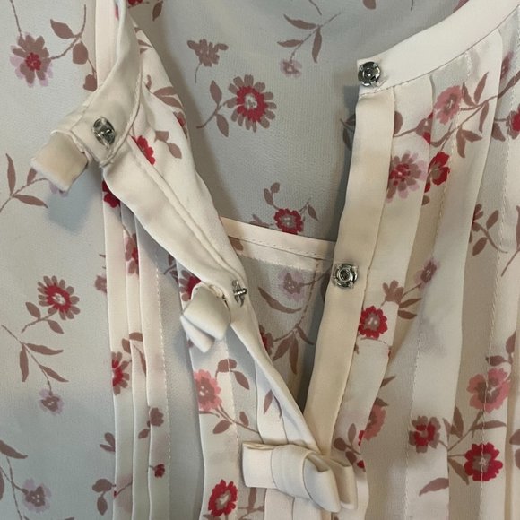 LC Lauren Conrad Ivory and Pink Floral Blouse - Picture 4 of 11
